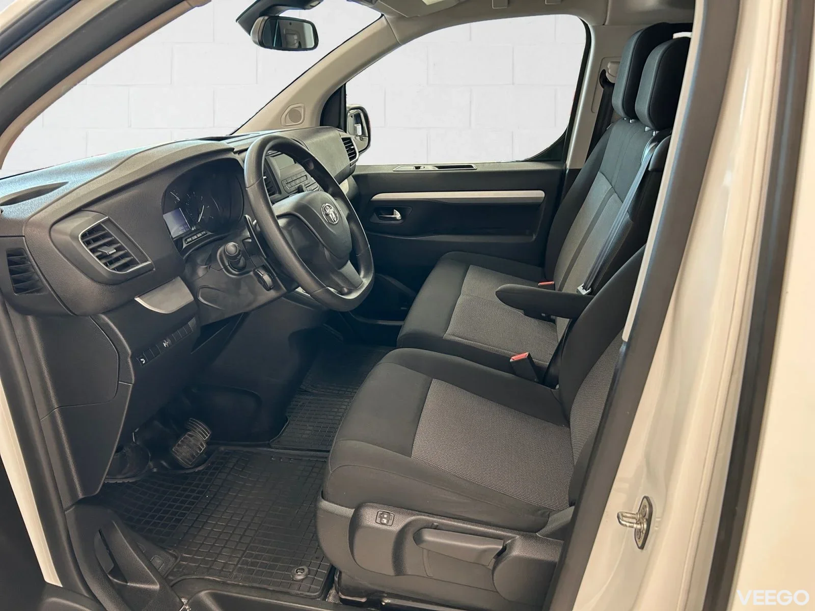 Toyota Proace Long Double Side Door Shuttle 2 106kW
