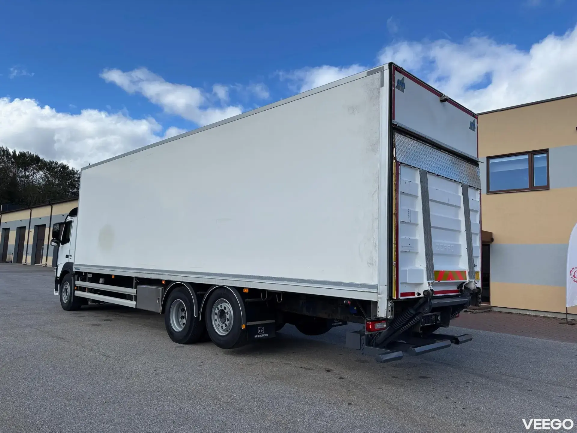 Volvo FM 6x2 + THERMO KING T-1200R + 9,9M BOX 345kW