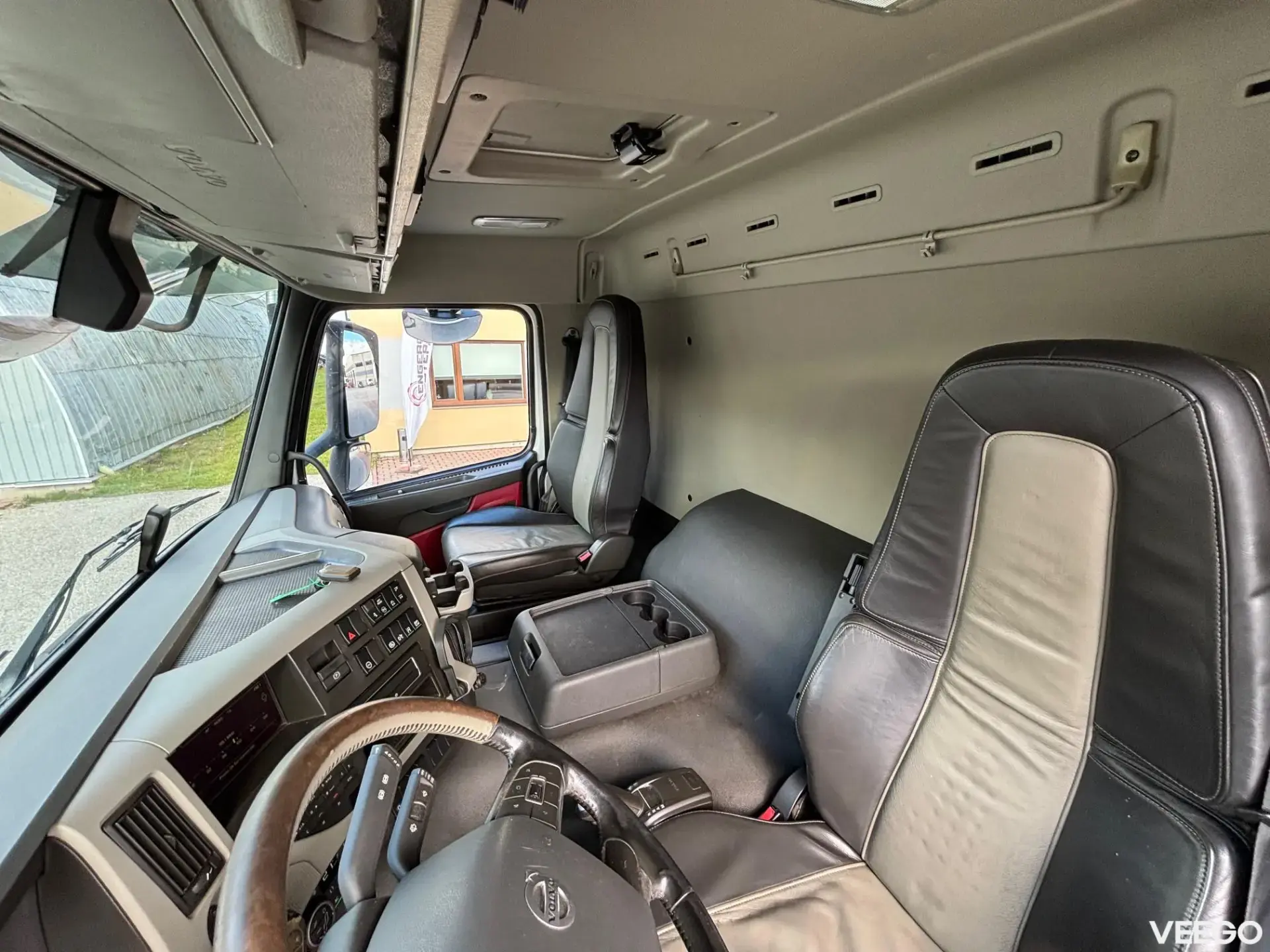 Volvo FM 6x2 + THERMO KING T-1200R + 9,9M BOX 345kW