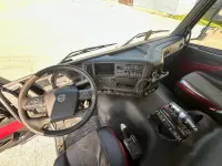 Volvo FMX 6X4 EURO6 + HIAB + JIB + LIFTING AXLE 345kW thumbnail