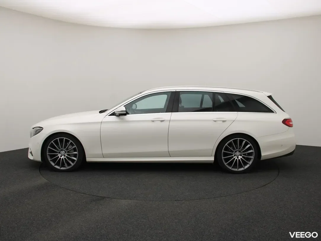 Mercedes-Benz E220 2 143kW