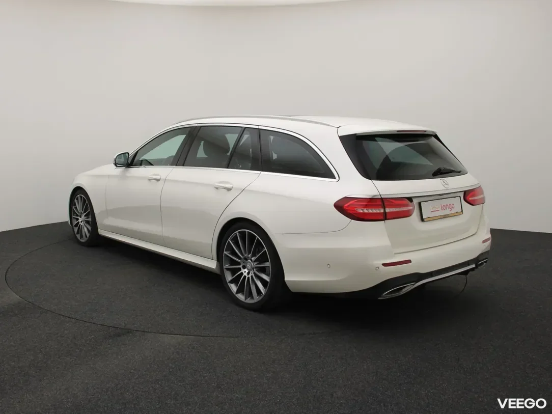 Mercedes-Benz E220 2 143kW