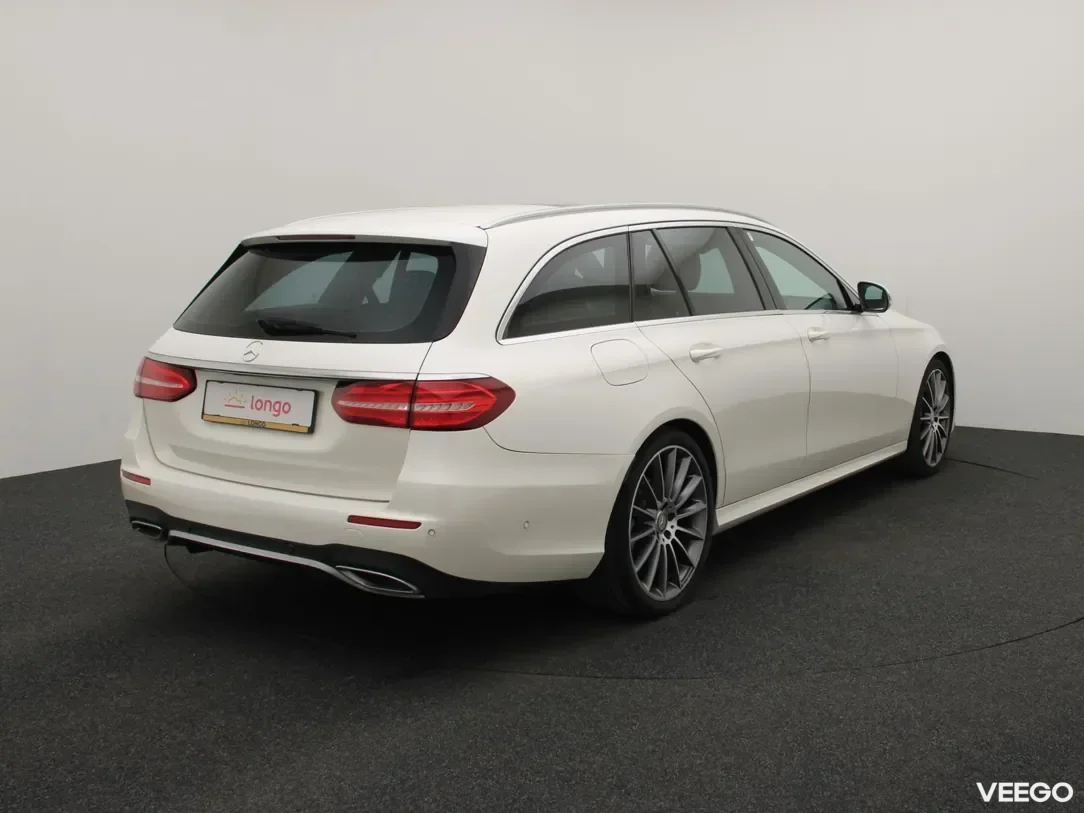 Mercedes-Benz E220 2 143kW