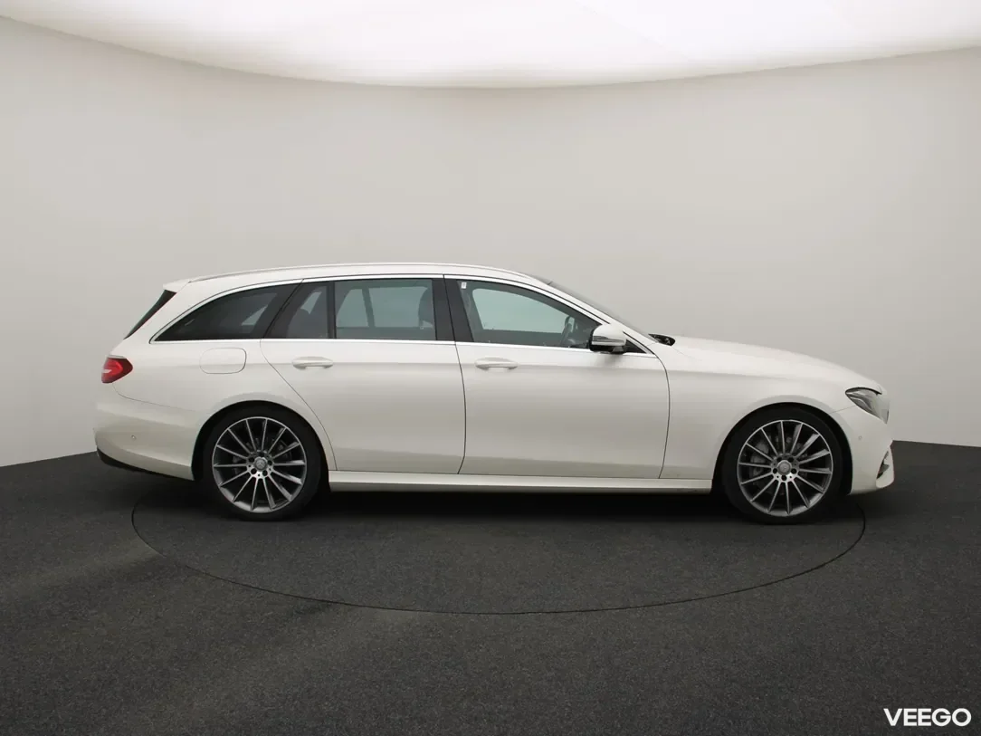 Mercedes-Benz E220 2 143kW