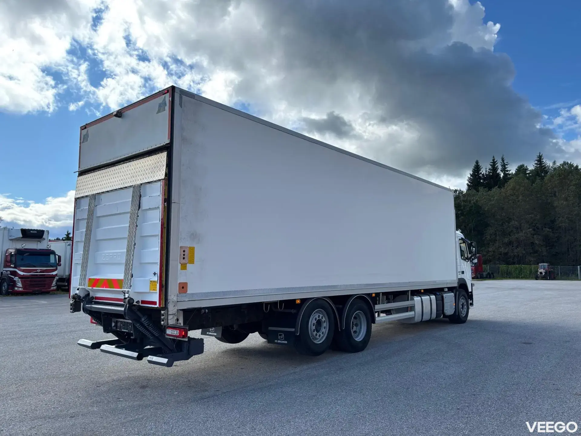 Volvo FM 6x2 + THERMO KING T-1200R + 9,9M BOX 345kW