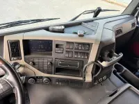Volvo FM 6x2 + THERMO KING T-1200R + 9,9M BOX 345kW thumbnail