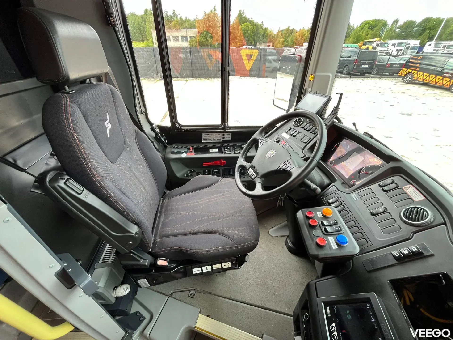 Scania K 320 44 SEATS / AC / AUXILIARY HEATING 235kW