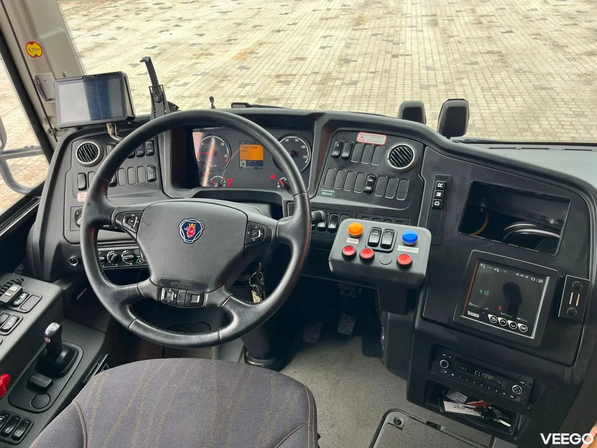 Scania K 320 44 SEATS / AC / AUXILIARY HEATING 235kW