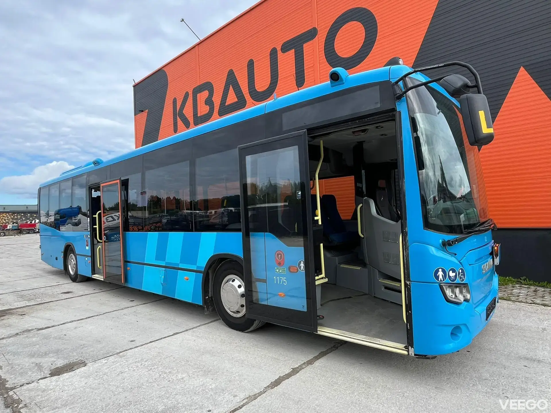 Scania K 320 44 SEATS / AC / AUXILIARY HEATING 235kW
