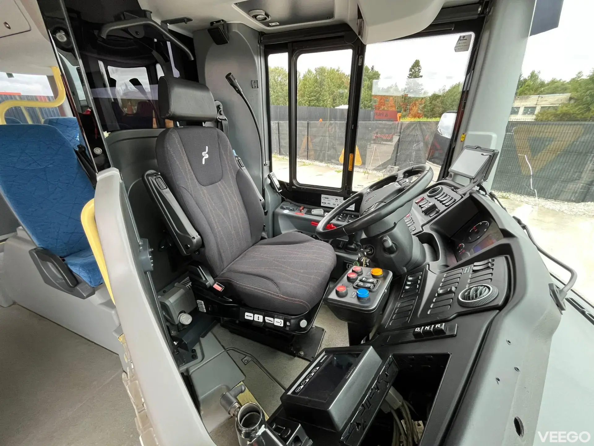 Scania K 320 48 SEATS / AC / AUXILIARY HEATING / RETARDER 235kW