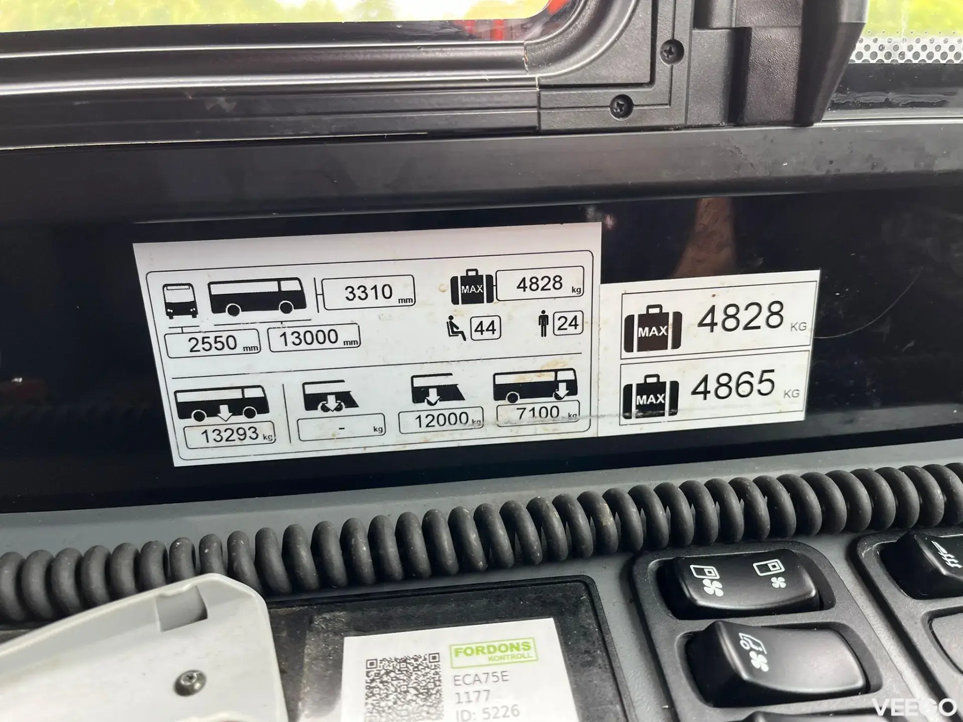 Scania K 320 48 SEATS / AC / AUXILIARY HEATING / RETARDER 235kW