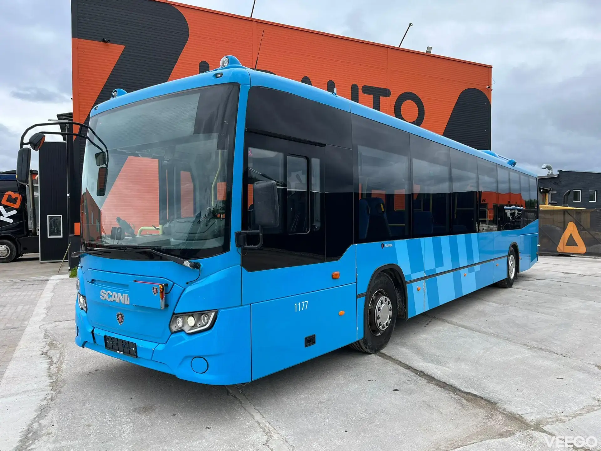 Scania K 320 48 SEATS / AC / AUXILIARY HEATING / RETARDER 235kW
