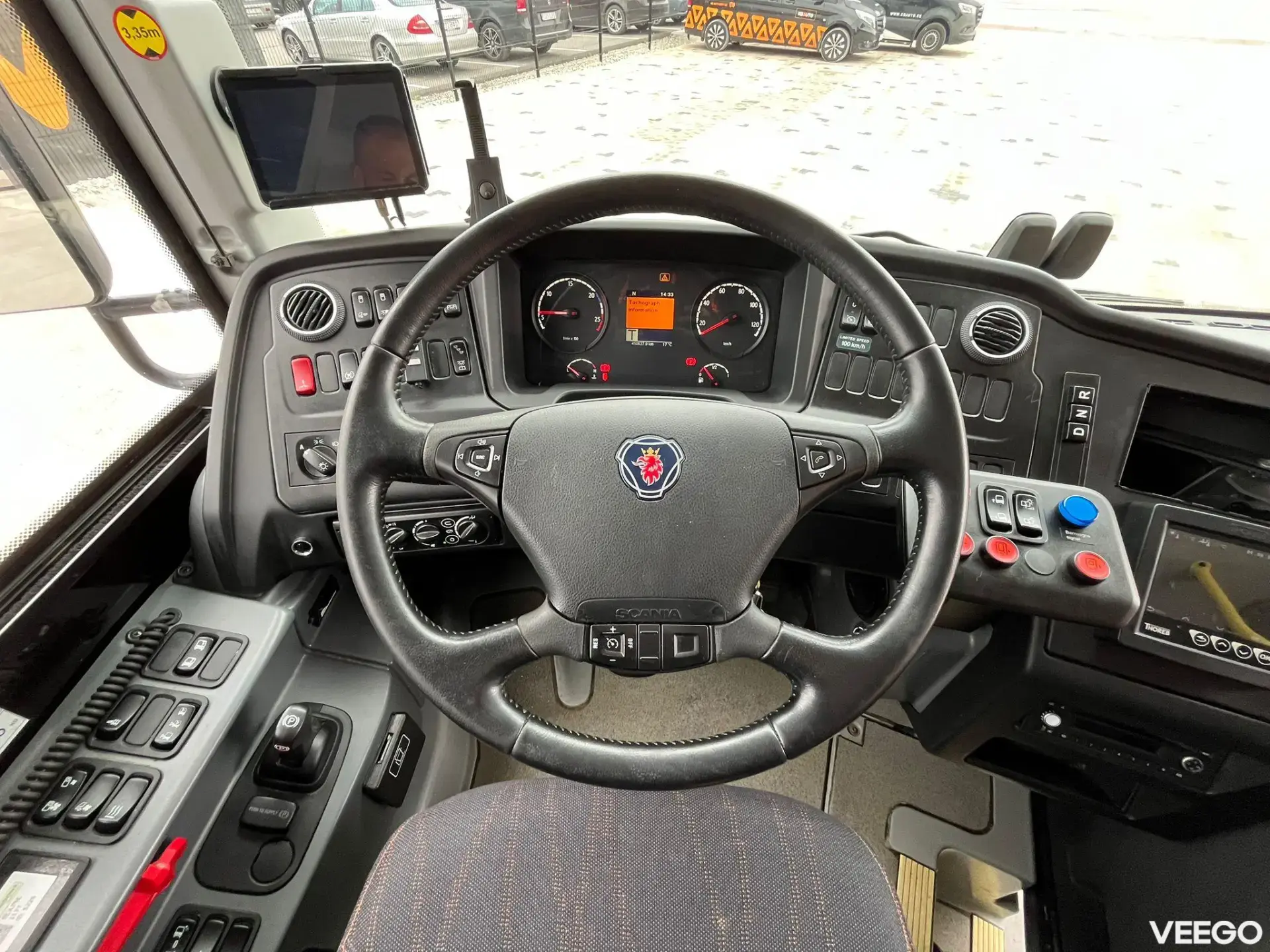 Scania K 320 48 SEATS / AC / AUXILIARY HEATING / RETARDER 235kW