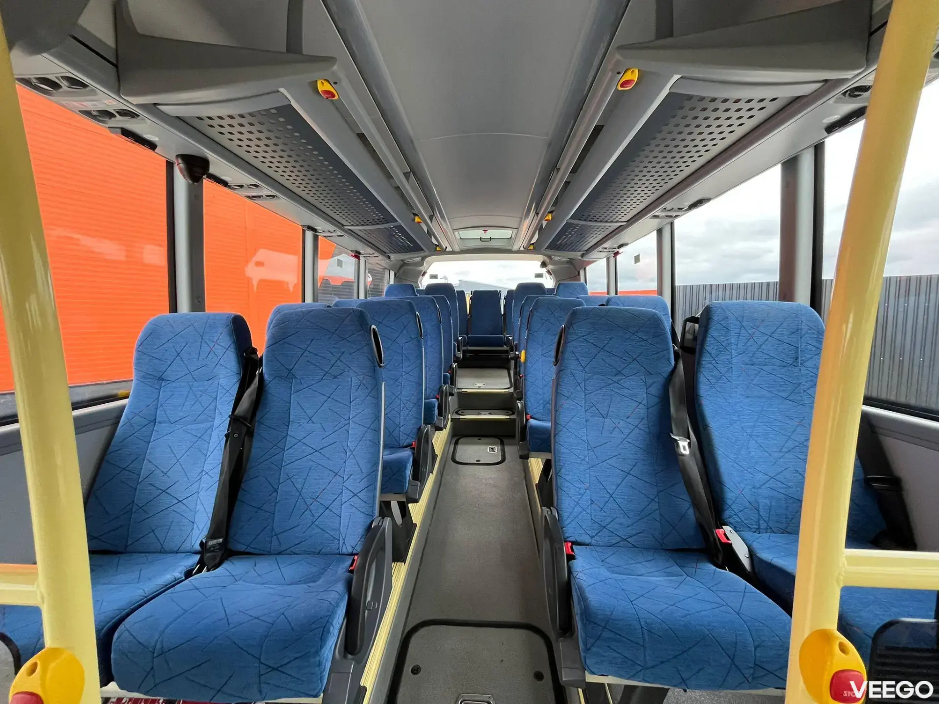 Scania K 320 48 SEATS / AC / AUXILIARY HEATING / RETARDER 235kW