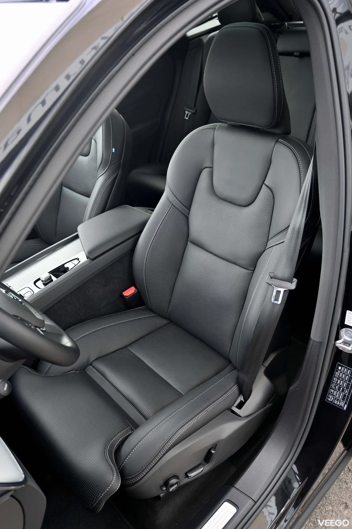 Volvo XC60 AWD 4C B&W LUXURY+ BLACK EDITION INTELLI PRO 2 293kW