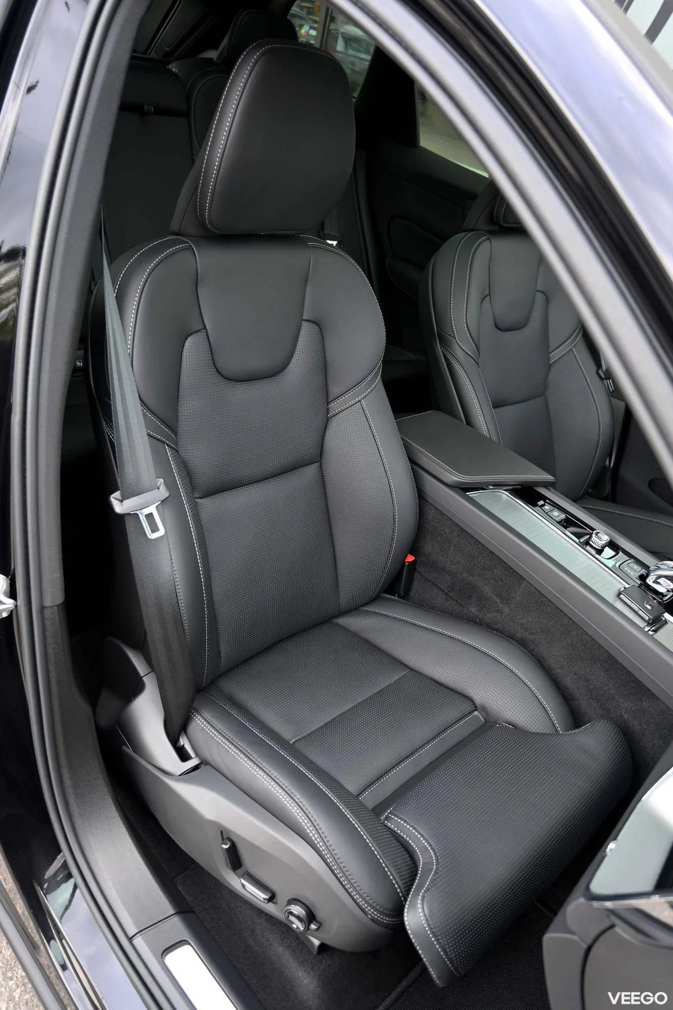 Volvo XC60 AWD 4C B&W LUXURY+ BLACK EDITION INTELLI PRO 2 293kW