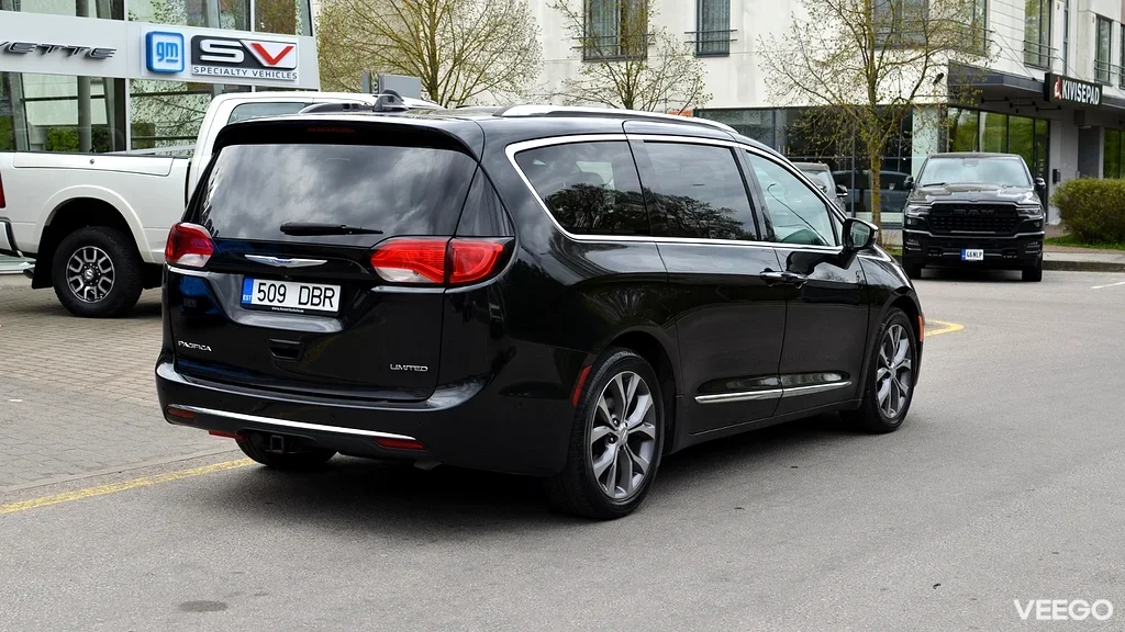 Chrysler Pacifica LIMITED 3.6 214kW