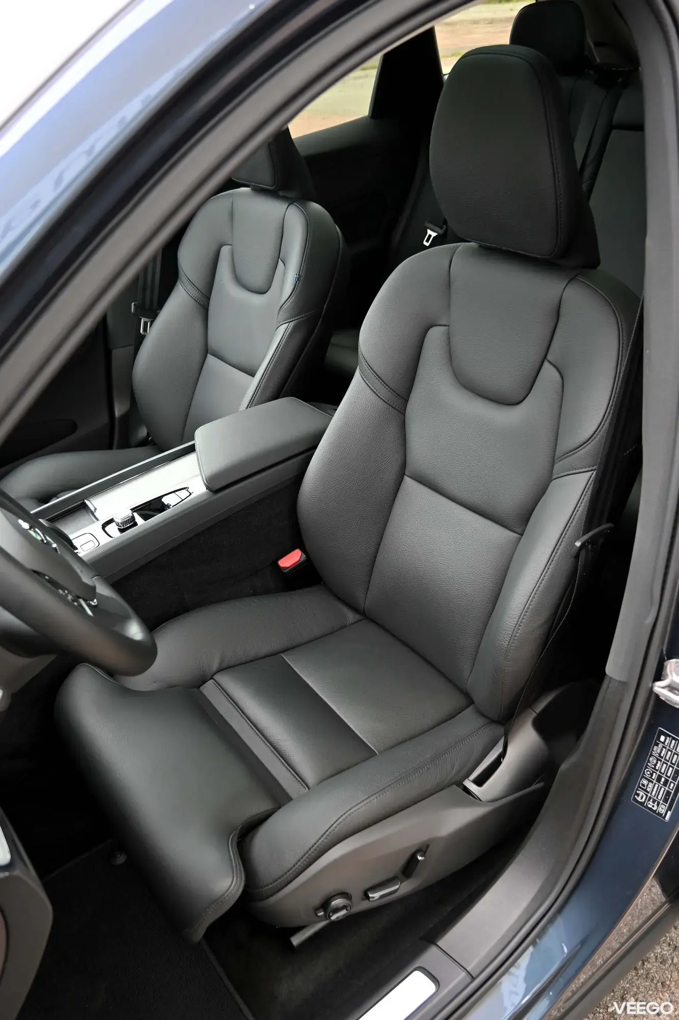 Volvo XC60 AWD DARK PLUS H&K XENIUM INTELLI 2 293kW