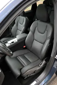 Volvo XC60 AWD DARK PLUS H&K XENIUM INTELLI 2 293kW thumbnail