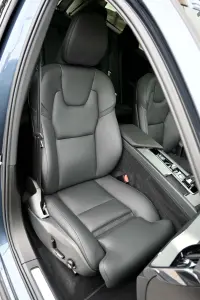 Volvo XC60 AWD DARK PLUS H&K XENIUM INTELLI 2 293kW thumbnail