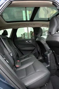 Volvo XC60 AWD DARK PLUS H&K XENIUM INTELLI 2 293kW thumbnail