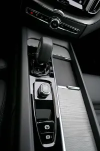 Volvo XC60 AWD DARK PLUS H&K XENIUM INTELLI 2 293kW thumbnail