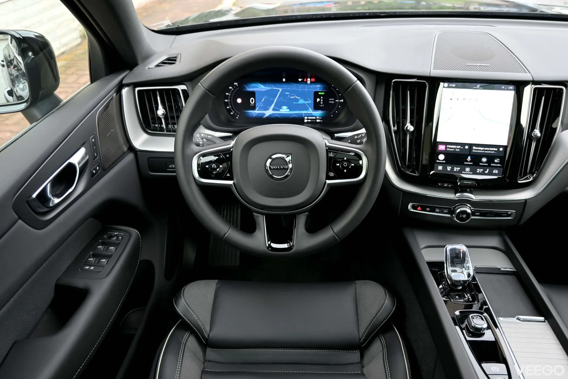 Volvo XC60 AWD T6 H&K BLACK EDITION XENIUM INTELLI PRO 2 293kW