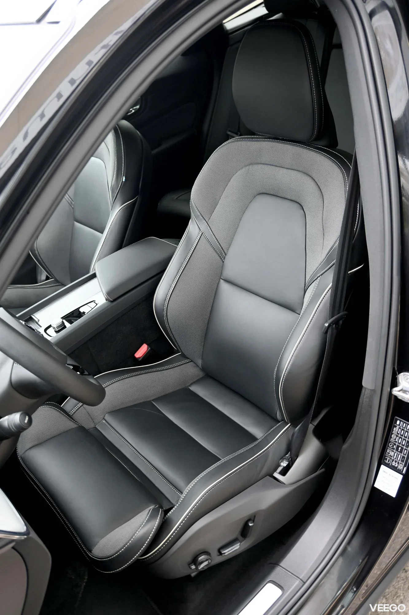 Volvo XC60 AWD T6 H&K BLACK EDITION XENIUM INTELLI PRO 2 293kW
