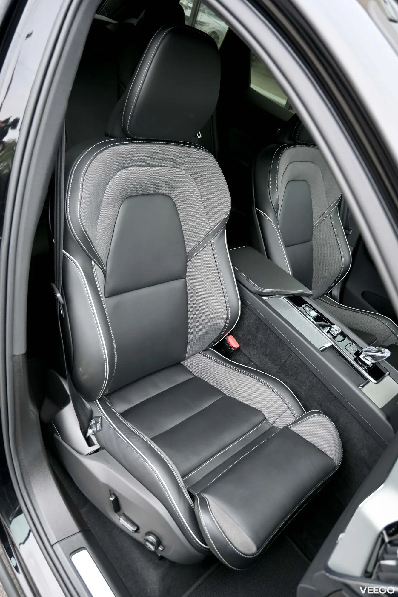 Volvo XC60 AWD T6 H&K BLACK EDITION XENIUM INTELLI PRO 2 293kW