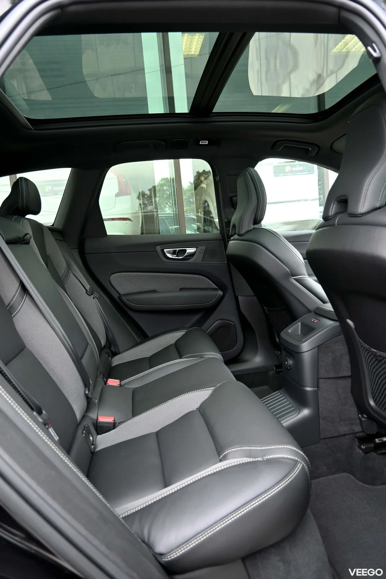 Volvo XC60 AWD T6 H&K BLACK EDITION XENIUM INTELLI PRO 2 293kW