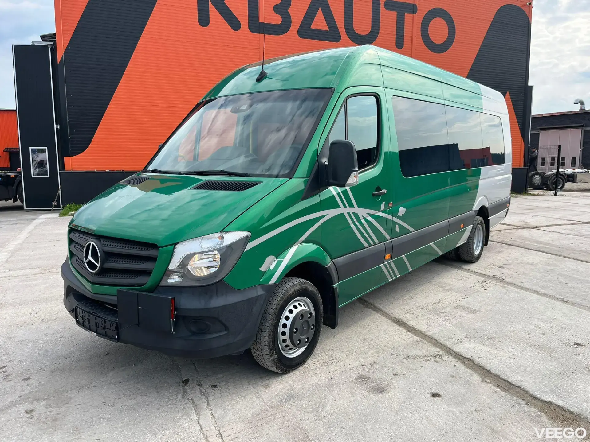 Mercedes-Benz SPRINTER 516 CDI 19 + 1 SEATS 120kW