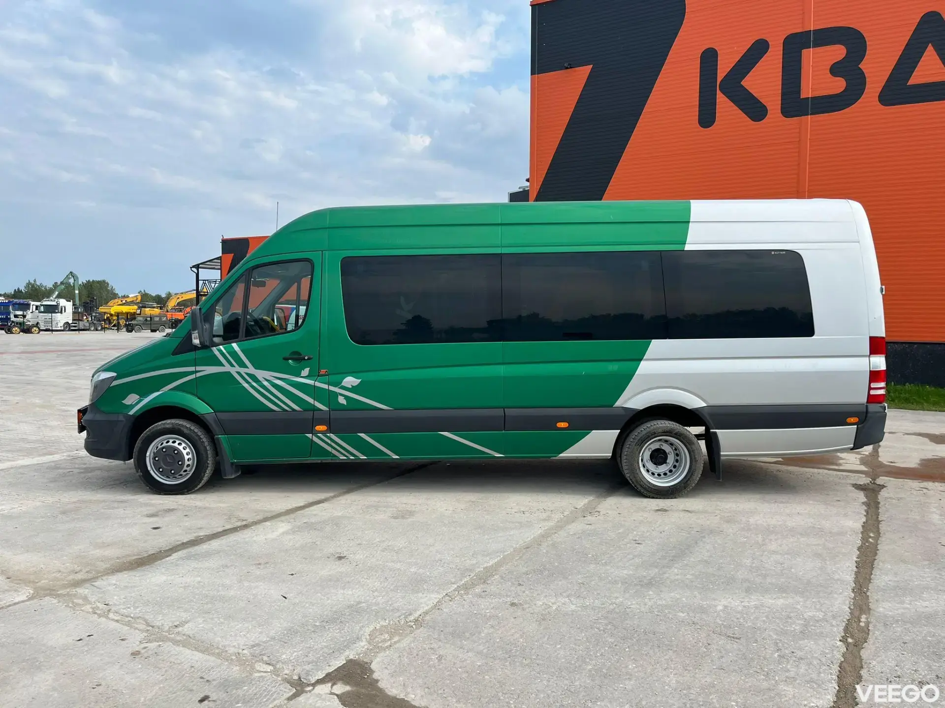 Mercedes-Benz SPRINTER 516 CDI 19 + 1 SEATS 120kW