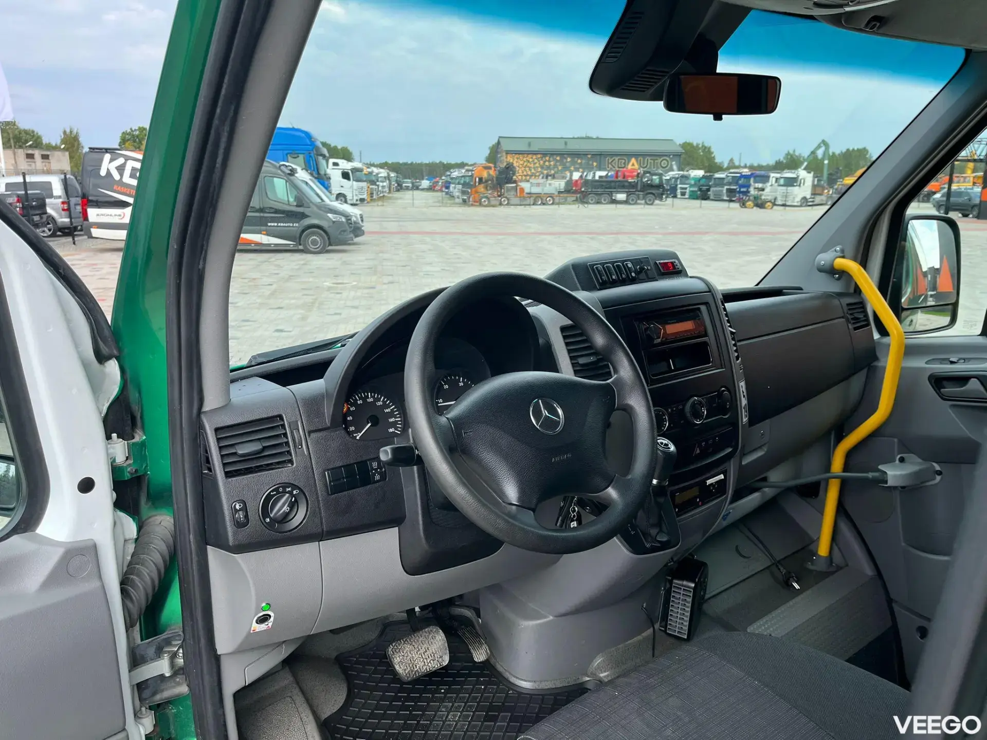 Mercedes-Benz SPRINTER 516 CDI 19 + 1 SEATS 120kW