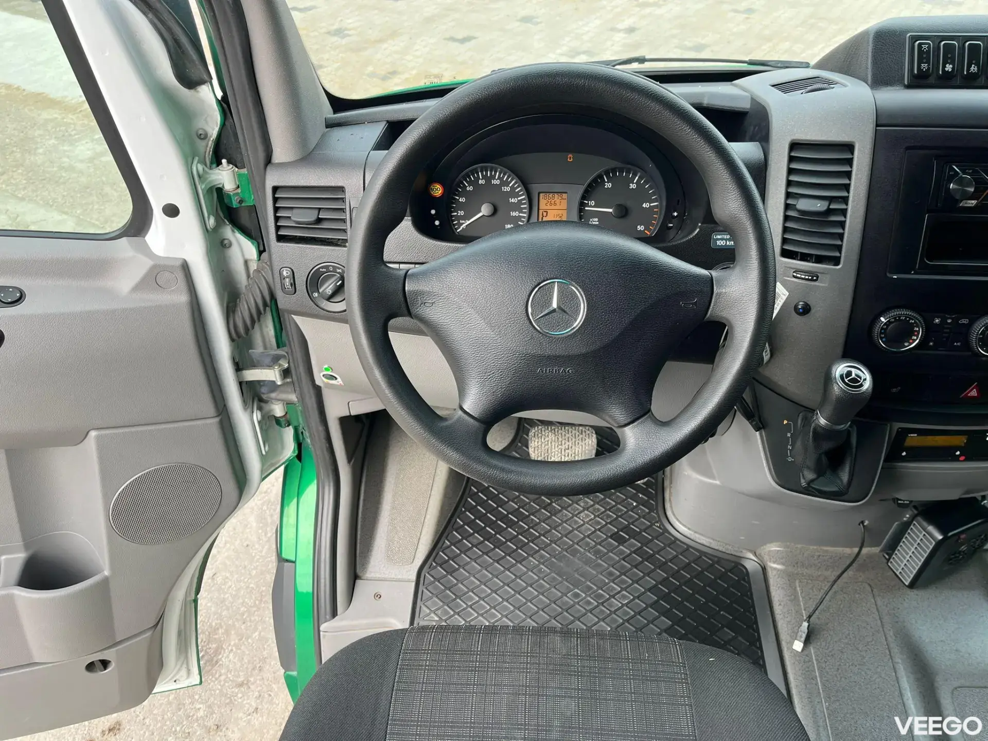 Mercedes-Benz SPRINTER 516 CDI 19 + 1 SEATS 120kW
