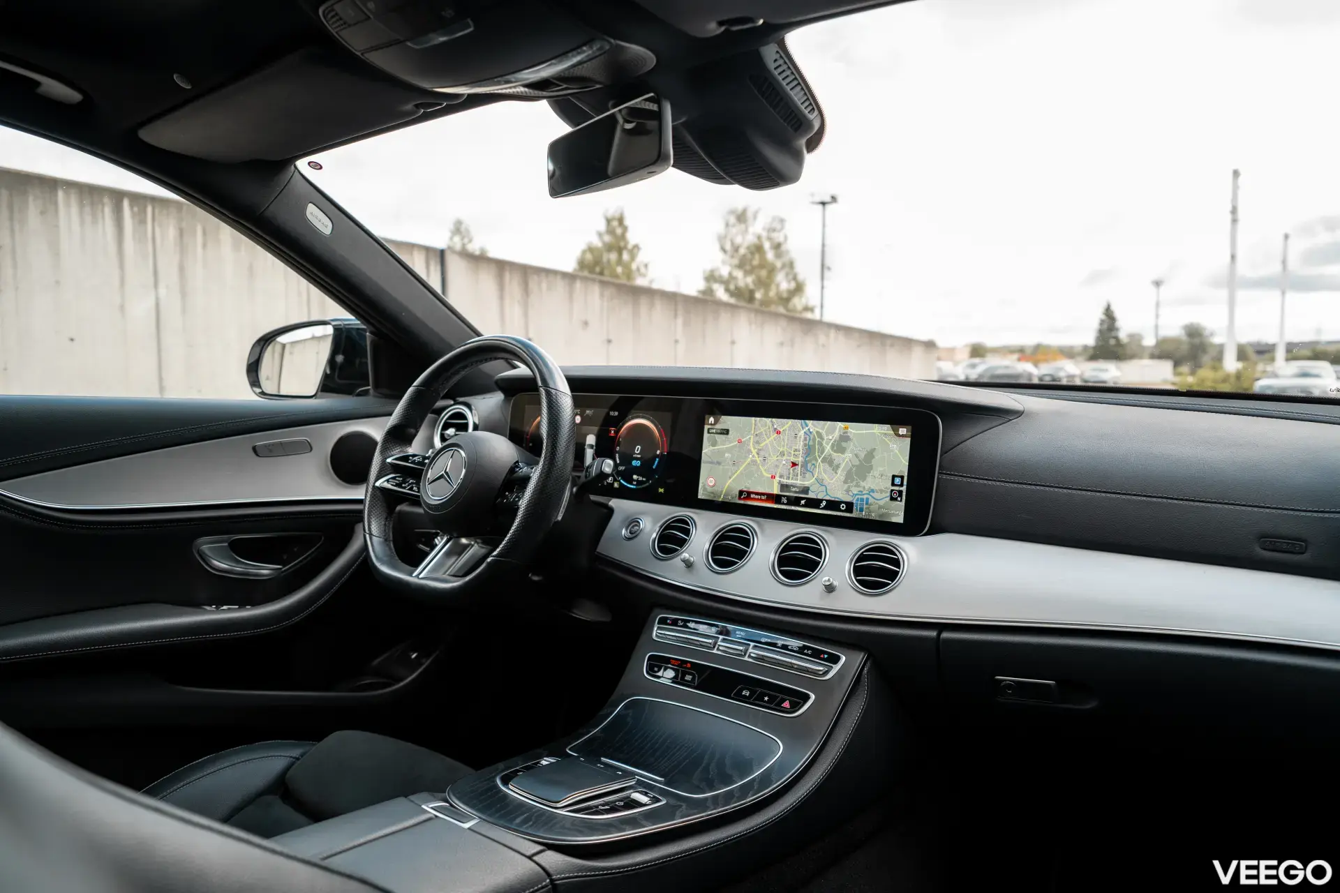 Mercedes-Benz E300 2.0 215kW