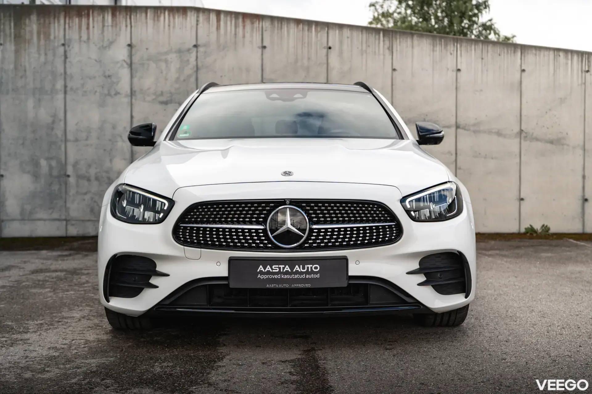Mercedes-Benz E300 2.0 215kW