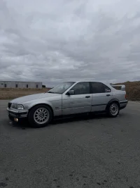 BMW 323 2.5 125kW thumbnail