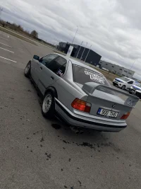 BMW 323 2.5 125kW thumbnail