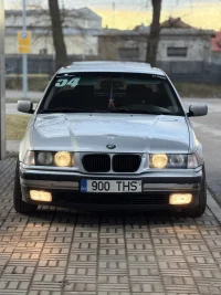 BMW 323 2.5 125kW thumbnail