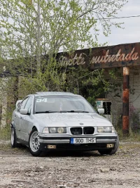 BMW 323 2.5 125kW thumbnail