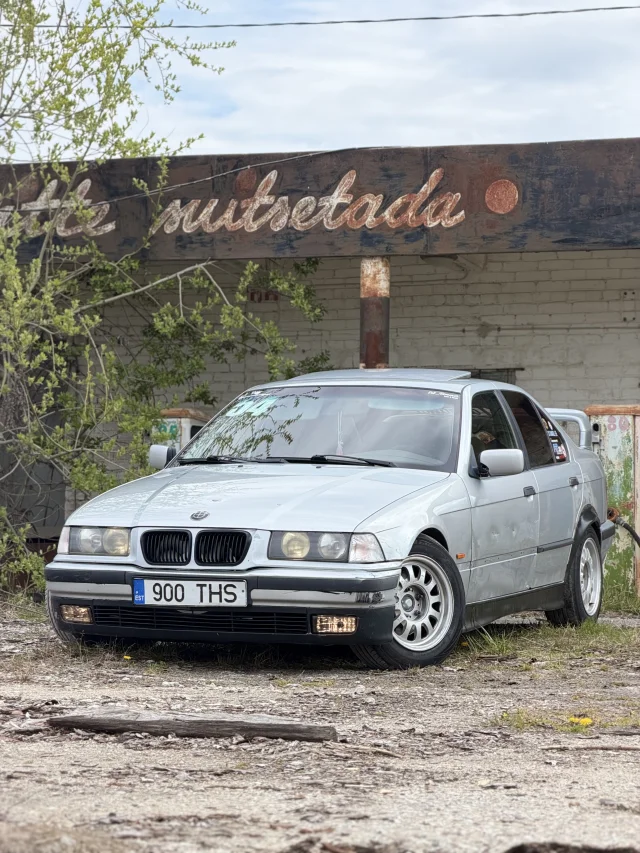 Image of BMW 323 2.5 125kW