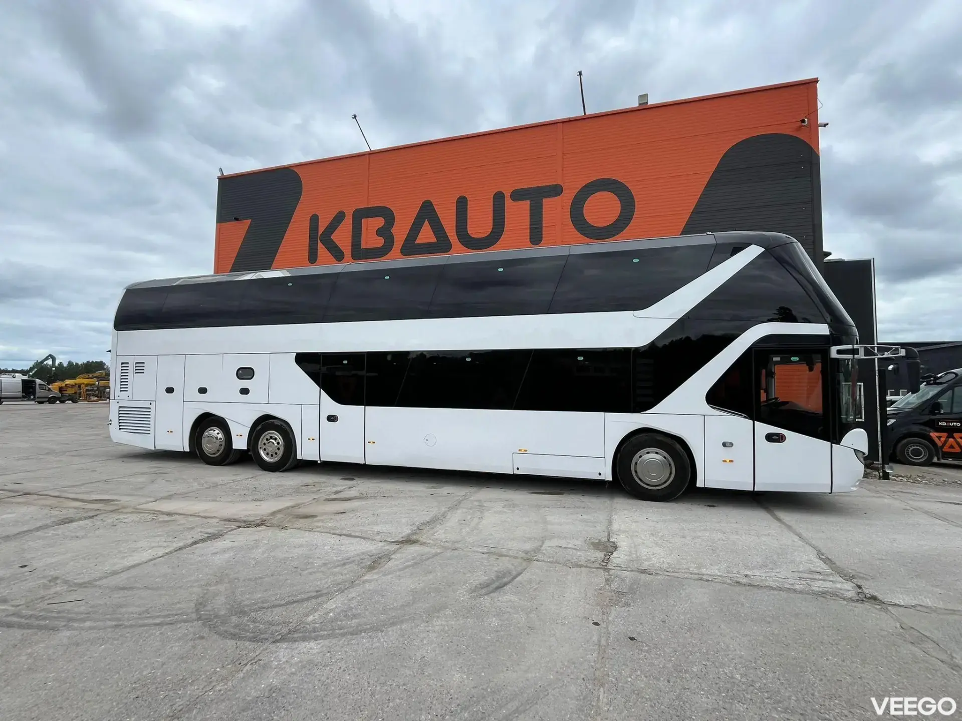 Neoplan SKYLINER L 77 SEATS / AC / AUXILIARY HEATING / WC 371kW