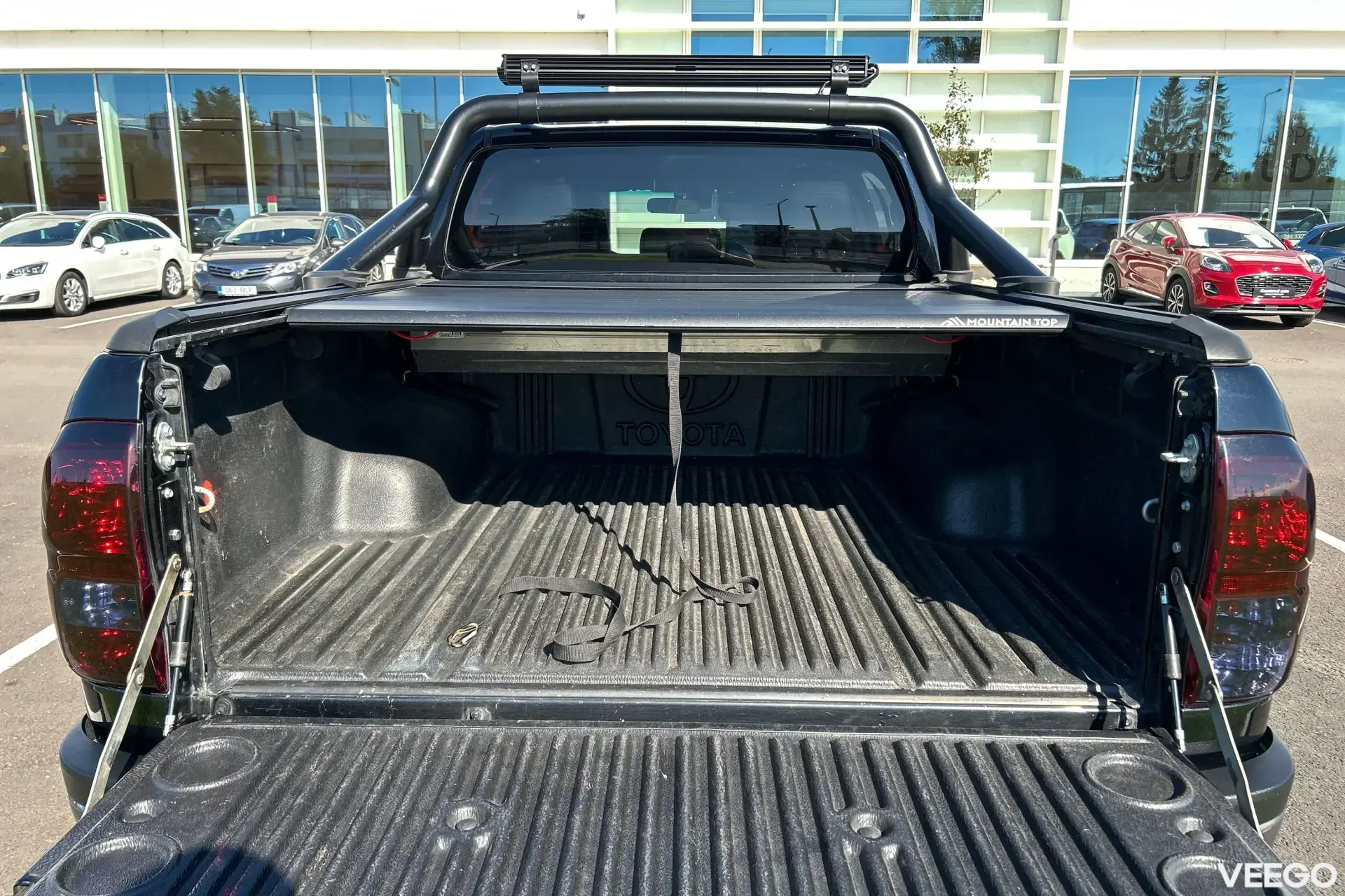 Toyota Hilux Black Edition 2.4 110kW