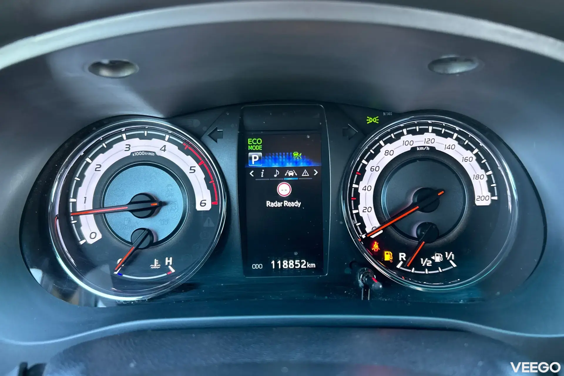 Toyota Hilux Black Edition 2.4 110kW
