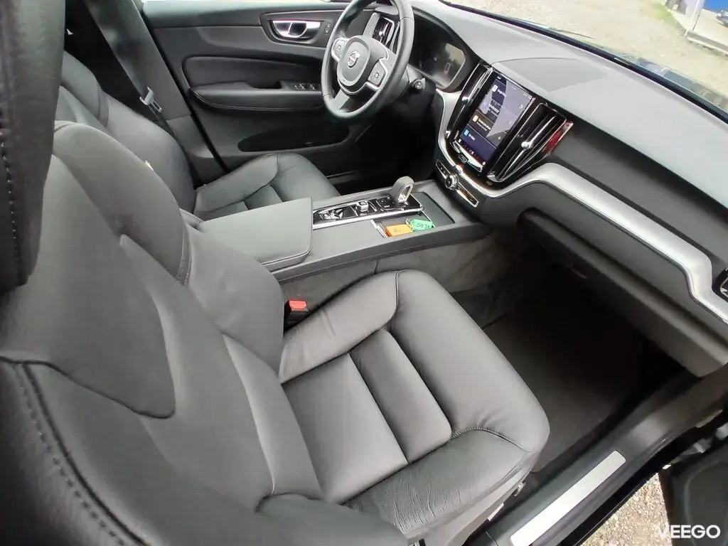 Volvo XC60 MOMENTUM