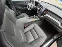 Volvo XC60 MOMENTUM thumbnail
