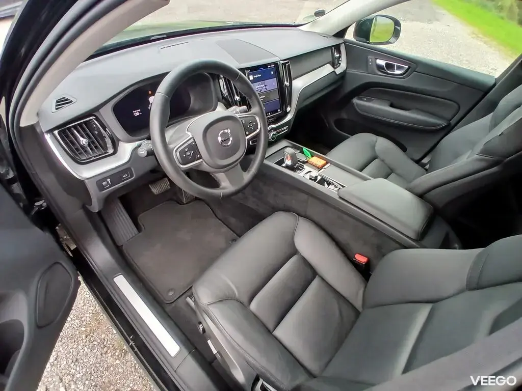Volvo XC60 MOMENTUM