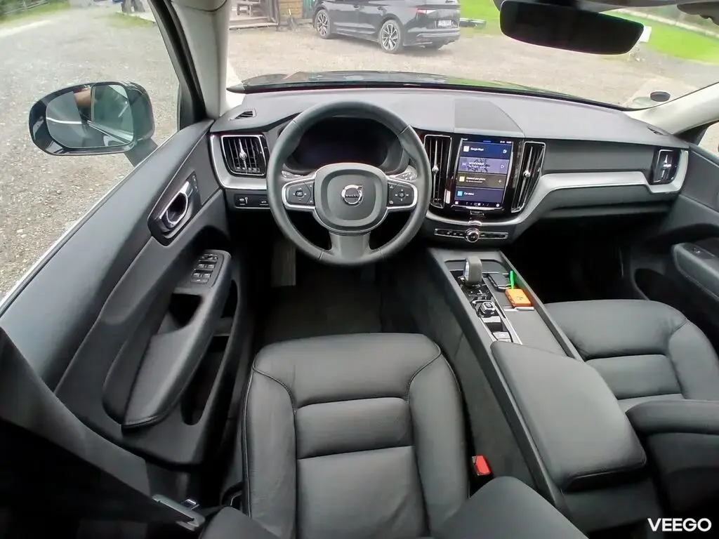 Volvo XC60 MOMENTUM