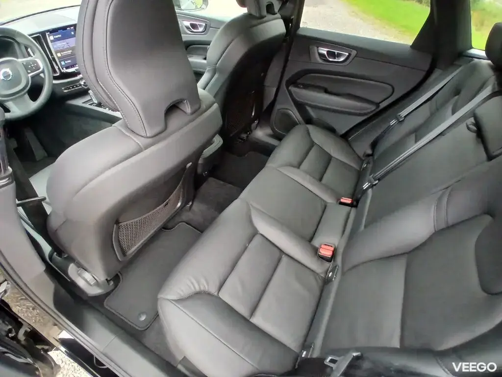 Volvo XC60 MOMENTUM