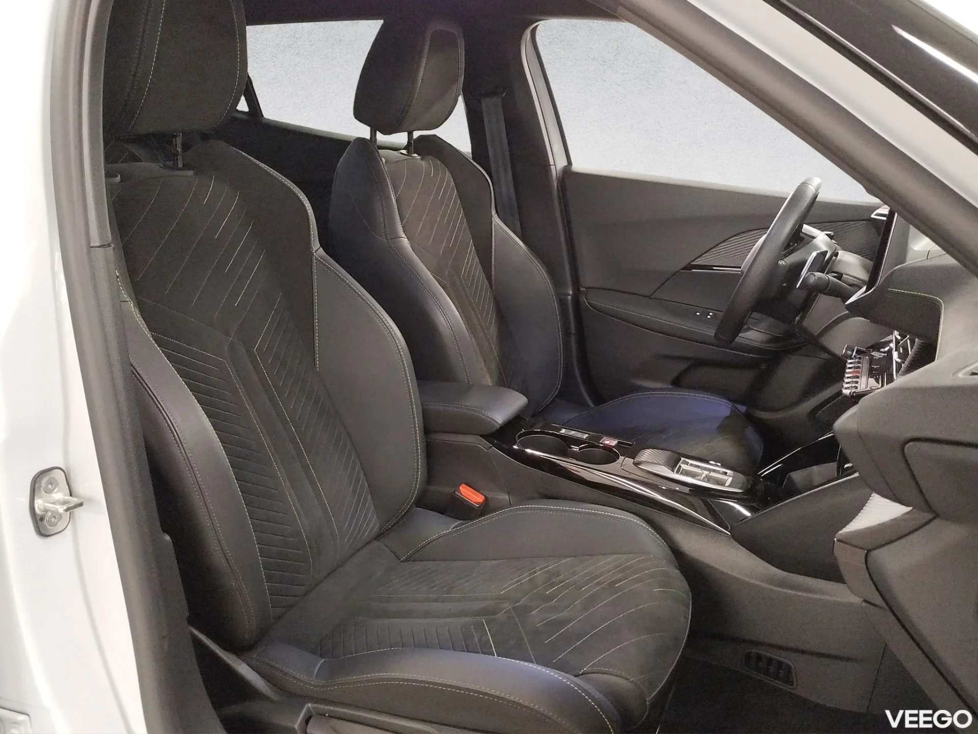 Peugeot 2008 GT Hybrid 145 e-DCS6 100kW